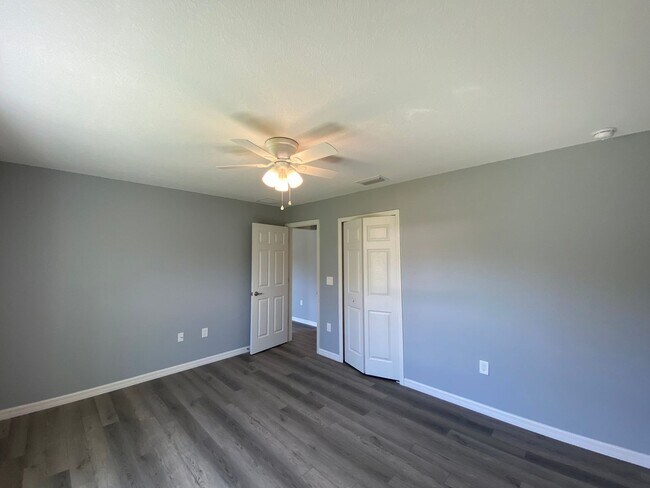 Building Photo - Desirable SW Ocala Neighborhood 3/2/2 **WO...