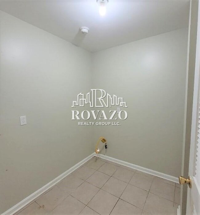 Building Photo - 82 Hawthorne Ave