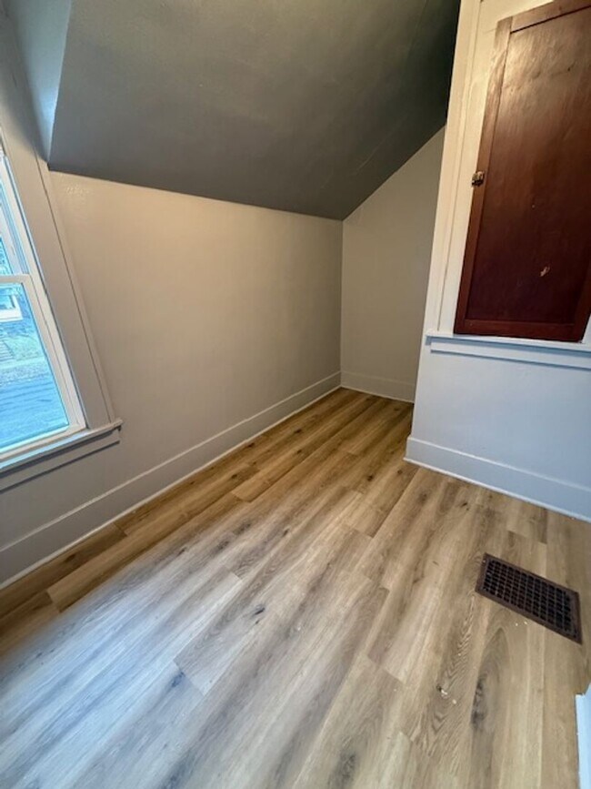 Building Photo - 3 Bedroom / 1 Bath house with Garage in Peoria