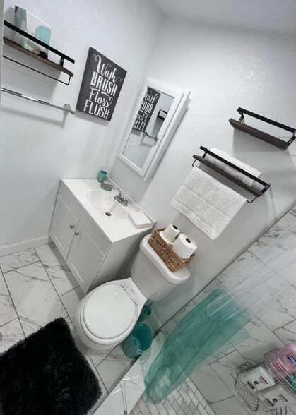 Building Photo - 3027 W Cordelia St