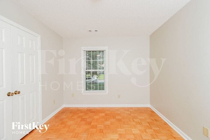 Building Photo - 5807 Running Ridge Rd