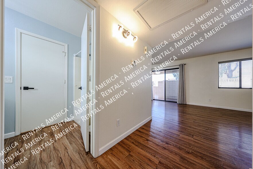 Building Photo - 2548 W Canyon Crest Cir