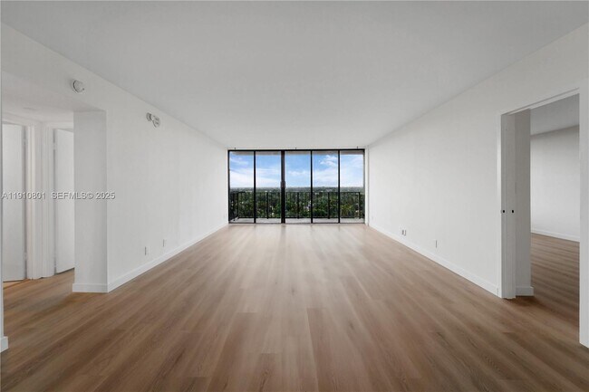 Building Photo - 780 NE 69th St