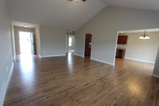 Building Photo - 721 Promenade Dr