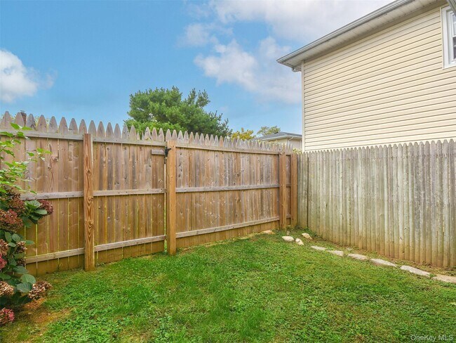 Building Photo - 3 Pequot Ave