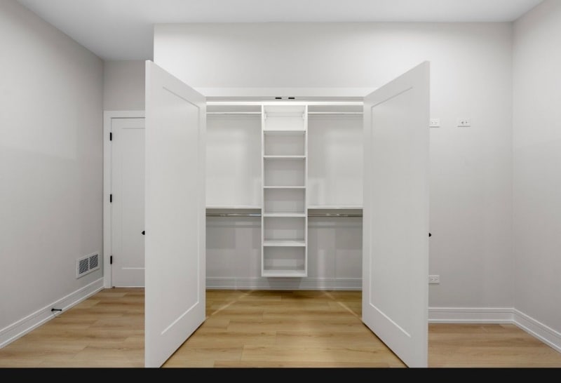 Building Photo - 5006 S Prairie Ave