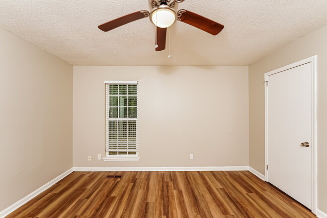 Building Photo - 2538 Martin Cir