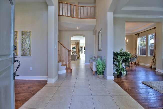 Building Photo - Beautiful 5BD/5BA Livermore Home with Huge Bonus Room and Full Downstairs Bedroom Suite!