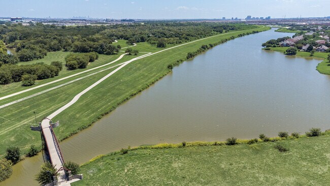 Building Photo - Charming Condo in Valley Ranch