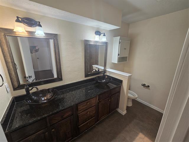 Building Photo - 508 Tarragon Ln