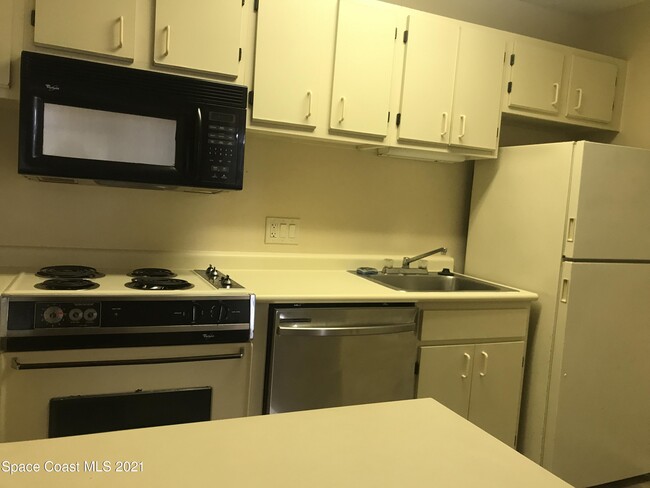 Building Photo - 225 S Tropical Trail