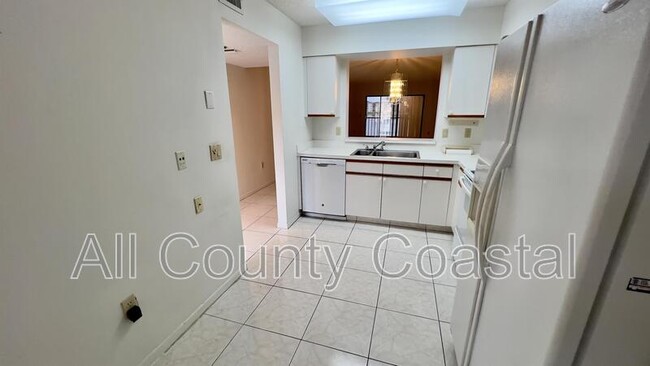 Building Photo - 6121 Pointe Regal Cir