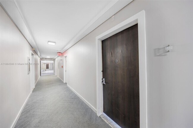 Building Photo - 20301 W Country Club Dr