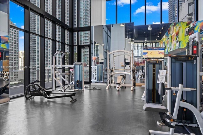 Building Photo - 1010 Brickell Ave