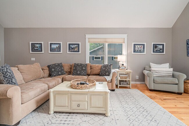 Building Photo - 8015 Aarwood Trail NW