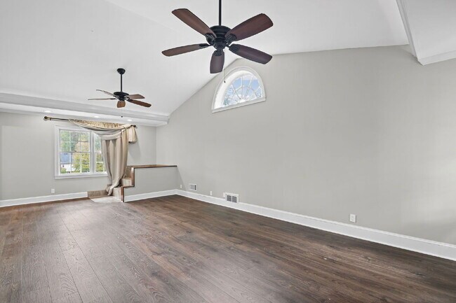 Building Photo - 815 Sudbury Rd NE