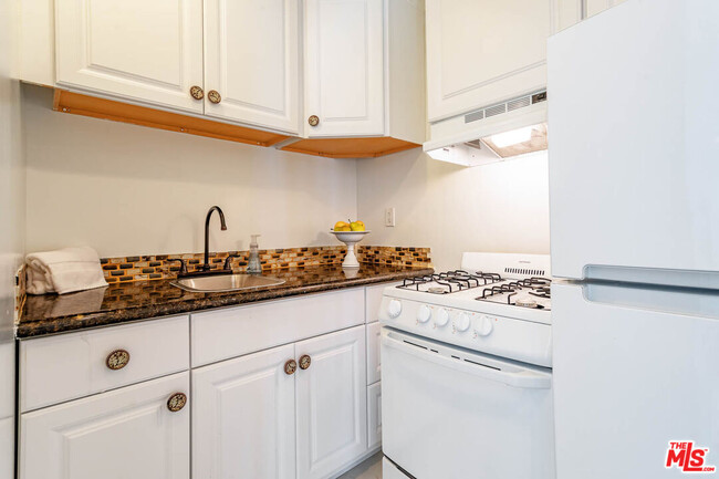 Building Photo - 3319 Clifden Ln