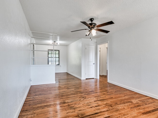 Building Photo - 2921 NE 17th Ave