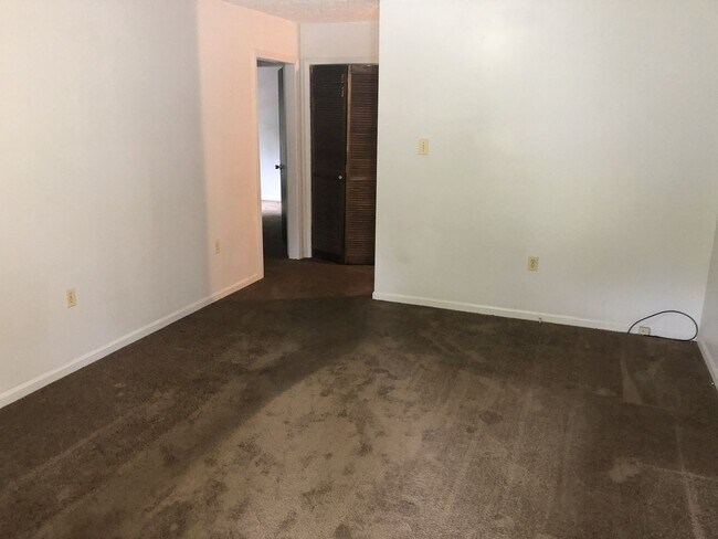 Building Photo - Russell's Chester Duplexes