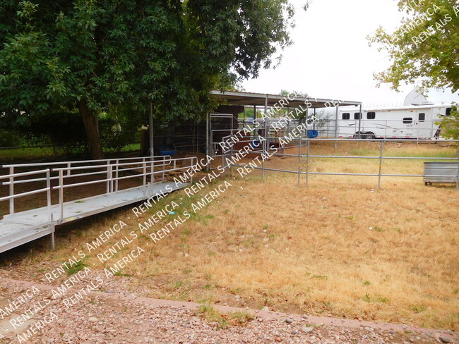 Building Photo - 5747 N 105th Ln