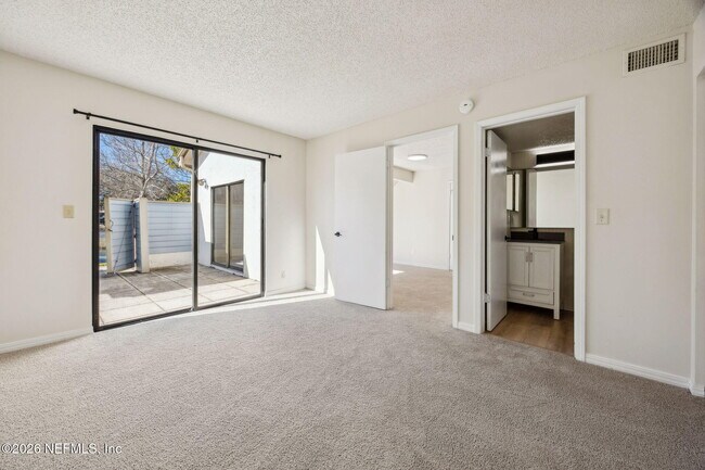 Building Photo - 1604 Challenger Ct W