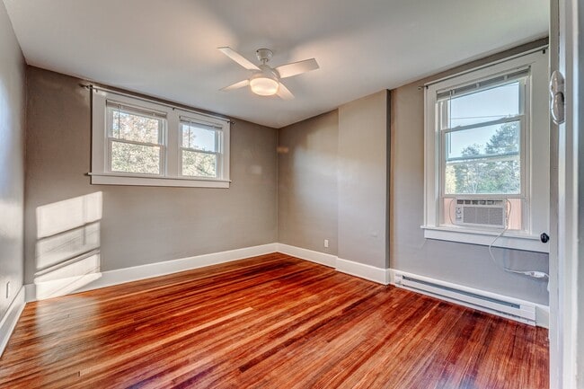 Building Photo - 58 Levels Rd