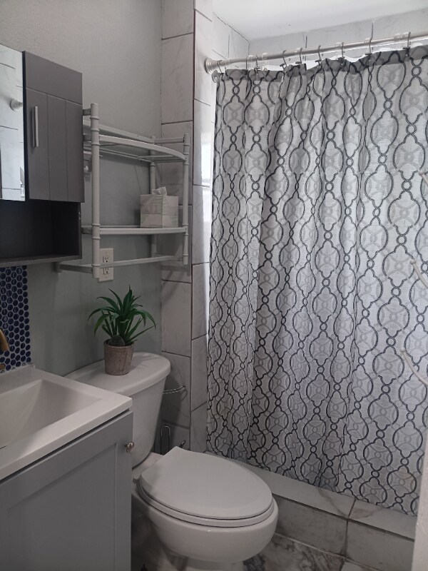 Building Photo - D4 10th Ave