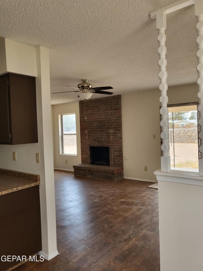 Building Photo - 3453 Hollyglen St