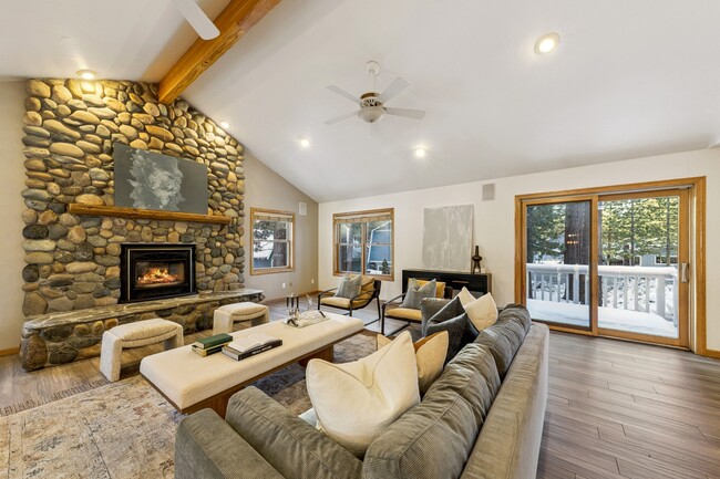 Building Photo - 926 Tanglewood Dr