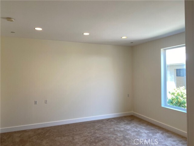 Building Photo - 11851 Laurelwood Dr