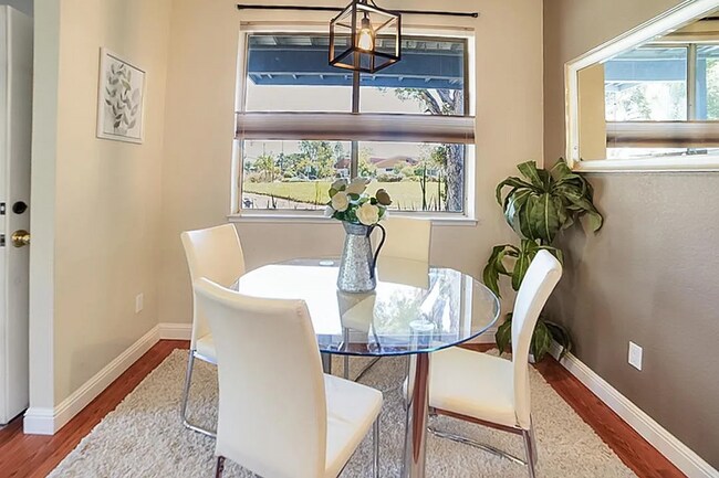 Building Photo - APT C