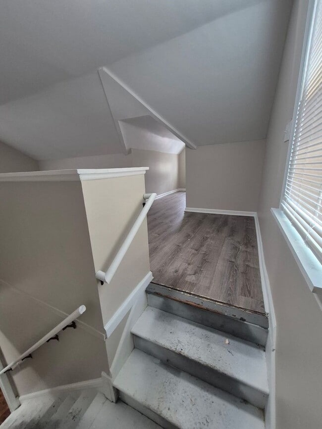 Building Photo - Freshly Renovated 3-Bedroom Home – Quality...