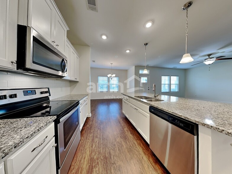 Building Photo - 212 Dogwood Cir