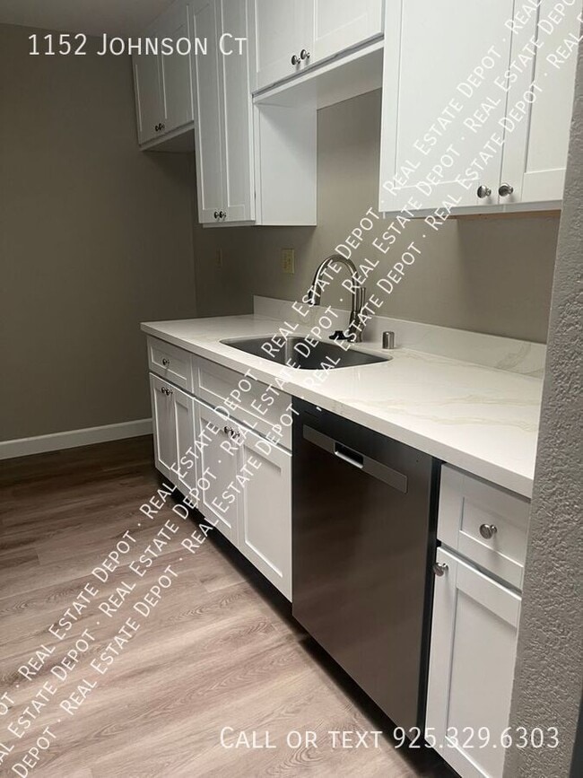 Building Photo - 1152 Johnson Ct