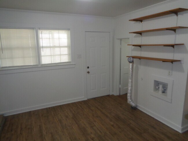 Building Photo - 1618 N Locust St
