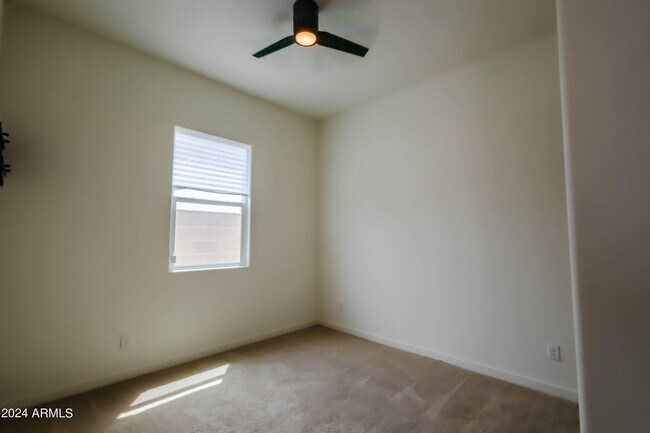 Building Photo - 5808 S 101st Way