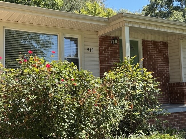 Building Photo - 918 Woodall Ln NW