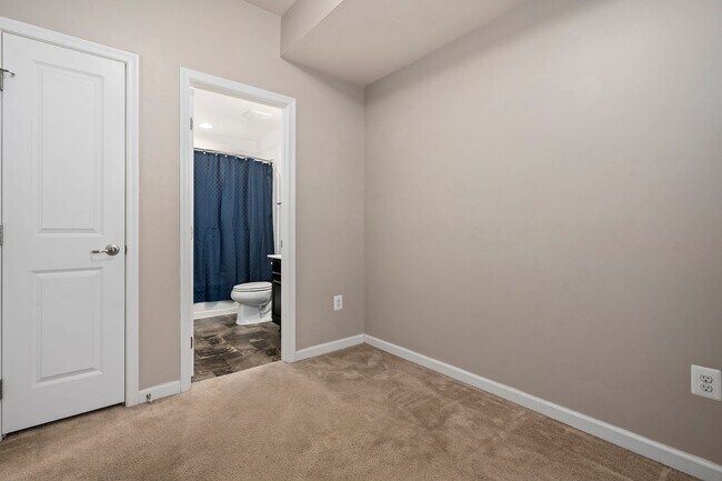 Building Photo - Luxury 3-Bed, 4-Bath Townhouse with Modern...