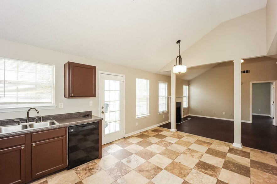 Building Photo - 725 Cherry Branch Cir
