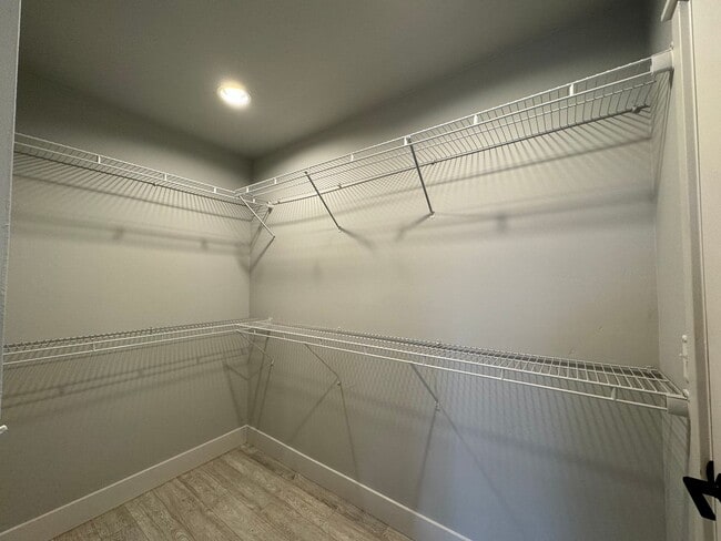 Building Photo - Modern 2 Bed, 2 Bath with Rooftop Patio! *...