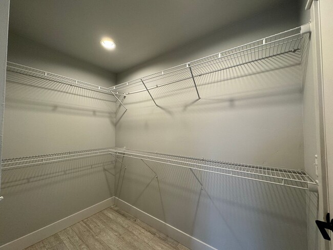 Building Photo - Modern 2 Bed, 2 Bath with Rooftop Patio!
