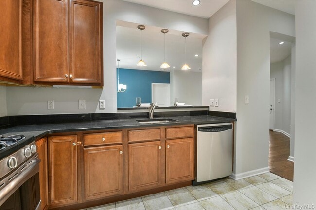 Building Photo - 410 Westchester Ave