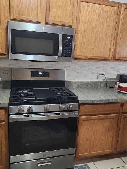 Stainless Steel Appliances - 1738 Windward Ave