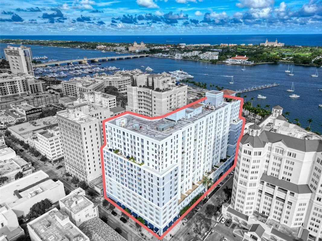 Building Photo - 255 Evernia St