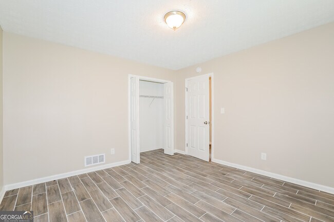 Building Photo - 3355 Luxembourg Cir