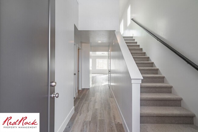 Building Photo - Innovative Design! 4 Bedroom Home in the Beautiful Desert Playa Community