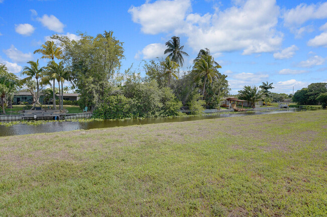 Building Photo - 1101 Vermilion Dr