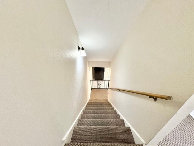 Building Photo - 601 Free Rein