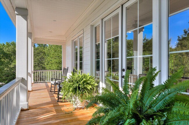 Building Photo - 501 John Fox's Run