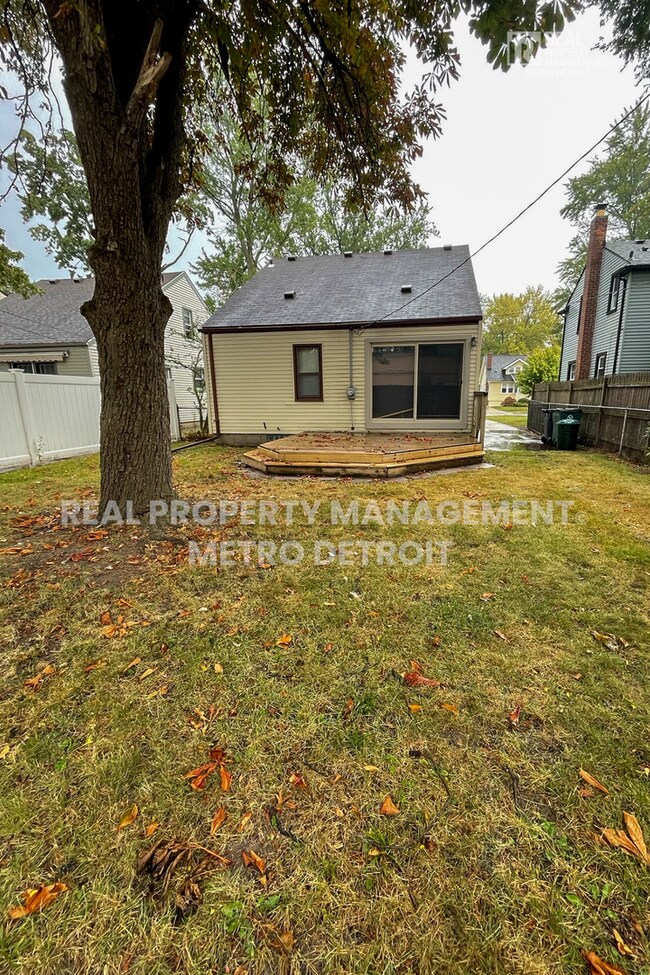 Building Photo - LEASE TODAY and SAVE!!